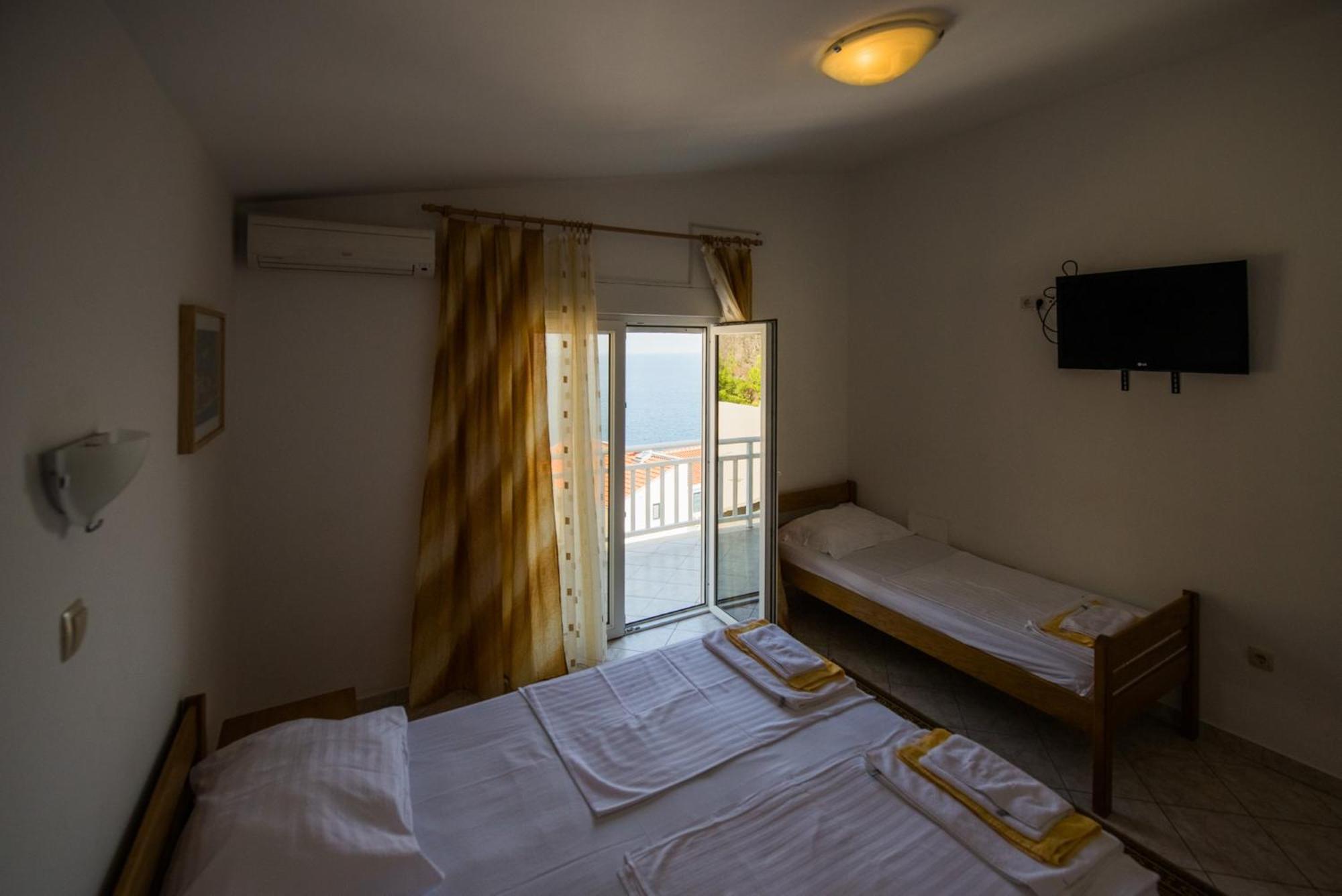 Bed And Breakfast Pero 3 Min Walk To The Beach Lokva Rogoznica Luaran gambar