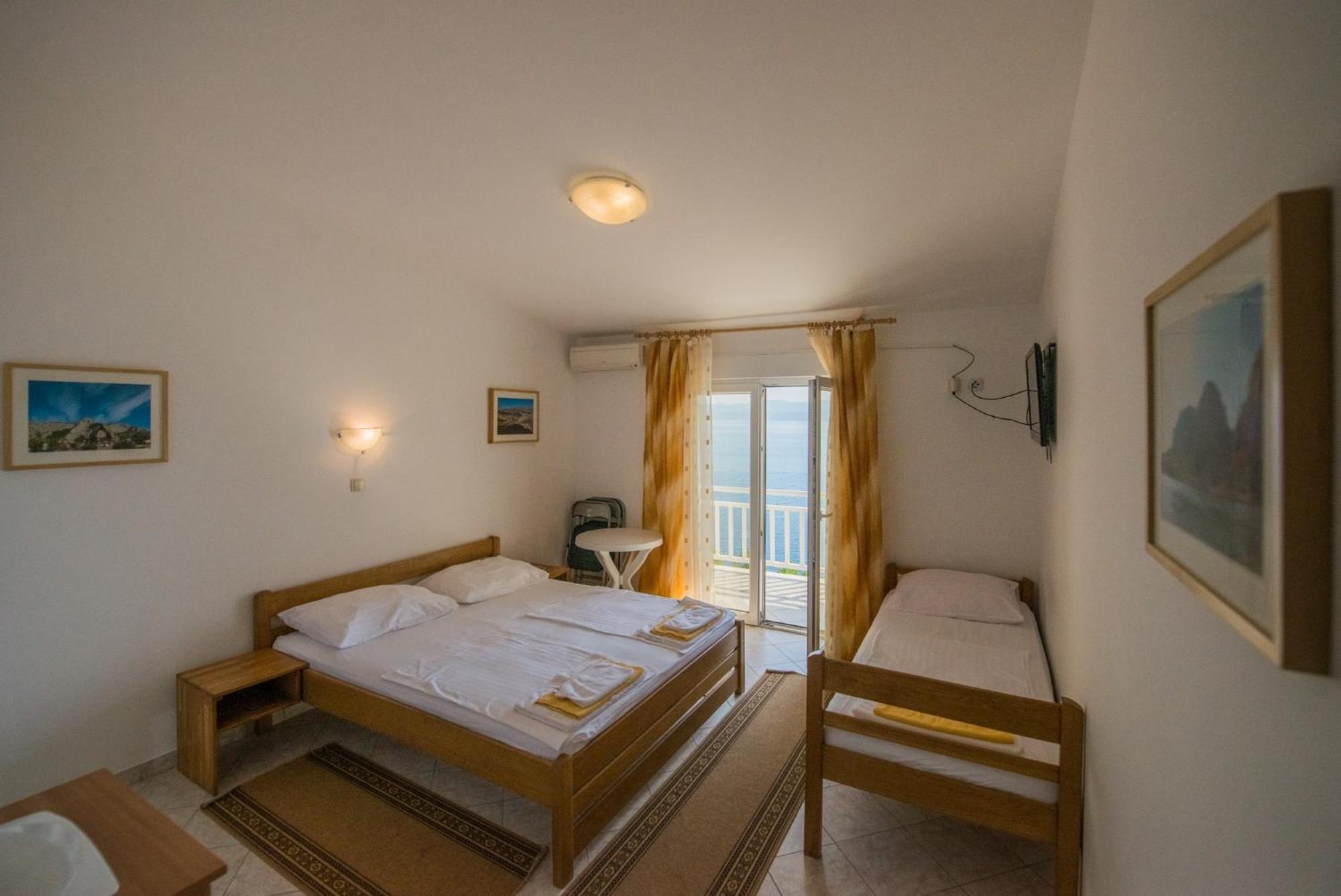 Bed And Breakfast Pero 3 Min Walk To The Beach Lokva Rogoznica Luaran gambar