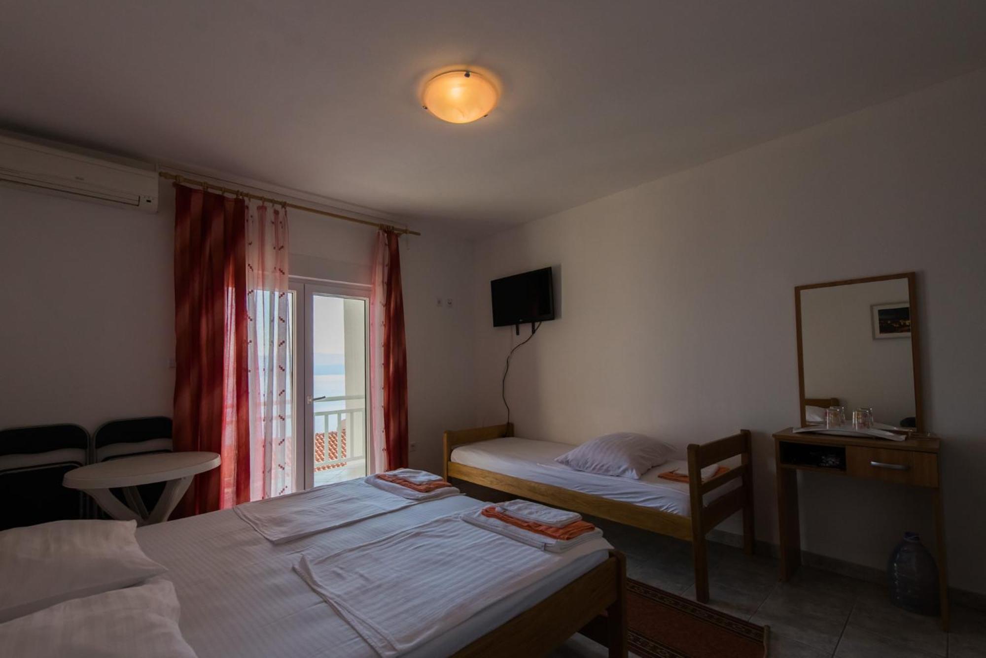 Bed And Breakfast Pero 3 Min Walk To The Beach Lokva Rogoznica Luaran gambar