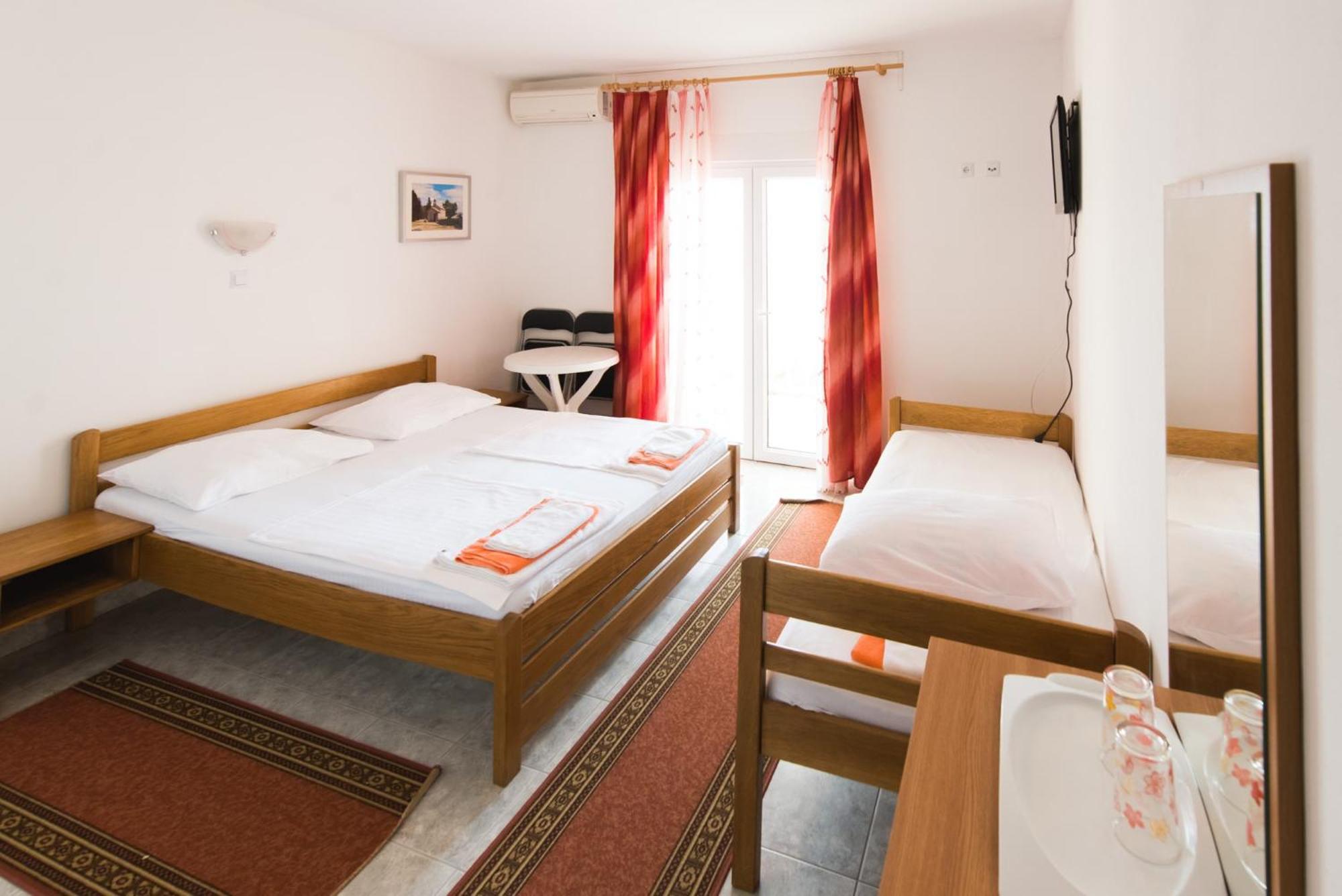 Bed And Breakfast Pero 3 Min Walk To The Beach Lokva Rogoznica Luaran gambar